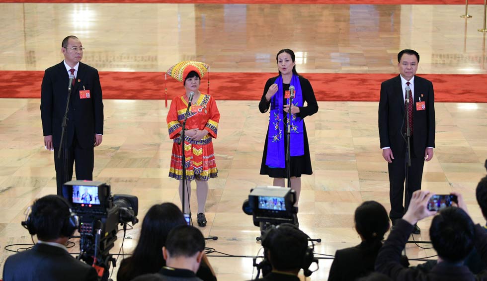蔡松濤、杜麗群、楊小玲、賈立群接受采訪