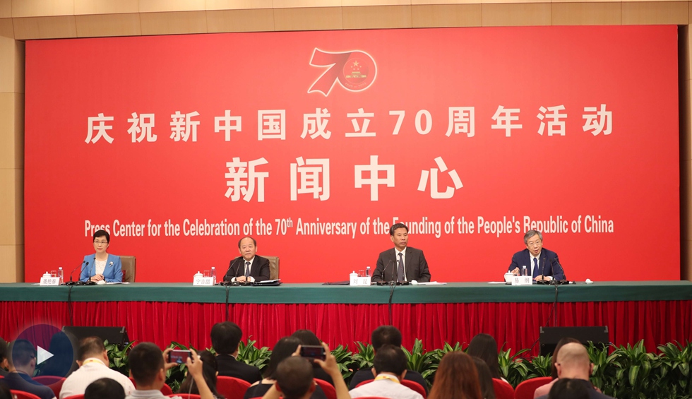 以新發(fā)展理念為引領(lǐng)，推進(jìn)中國經(jīng)濟(jì)平穩(wěn)健康可持續(xù)發(fā)展