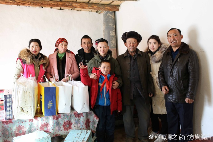 奧運冠軍體操名將楊威把溫暖帶到北疆小朋友們的家中，把體育精神與奮斗的信念，傳遞到所有北疆孩子們的心中。