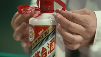 “抱團松動”！機構(gòu)慌了？有人急忙賣茅臺，有人連夜看周期