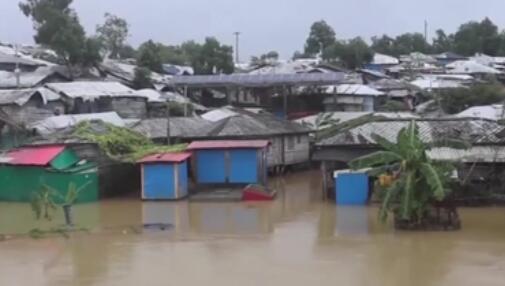 天災(zāi)！暴雨傾盆 孟加拉國(guó)難民村30萬(wàn)人被困
