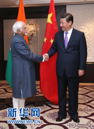 9月18日，國(guó)家主席習(xí)近平在新德里會(huì)見印度副總統(tǒng)兼聯(lián)邦院議長(zhǎng)安薩里。 新華社記者 龐興雷 攝