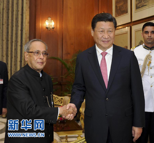 9月18日，國(guó)家主席習(xí)近平在新德里會(huì)見(jiàn)印度總統(tǒng)慕克吉。 新華社記者張鐸 攝 