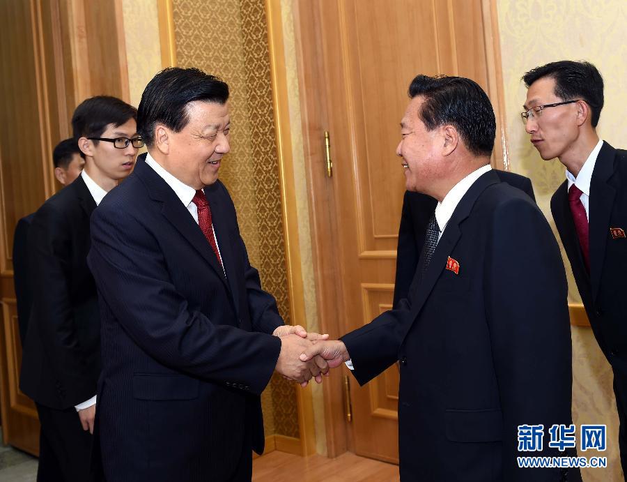 10月9日，在朝鮮進行正式友好訪問的中共中央政治局常委、中央書記處書記劉云山與朝鮮勞動黨中央政治局委員、中央書記崔龍海舉行會談。新華社記者 饒愛民 攝