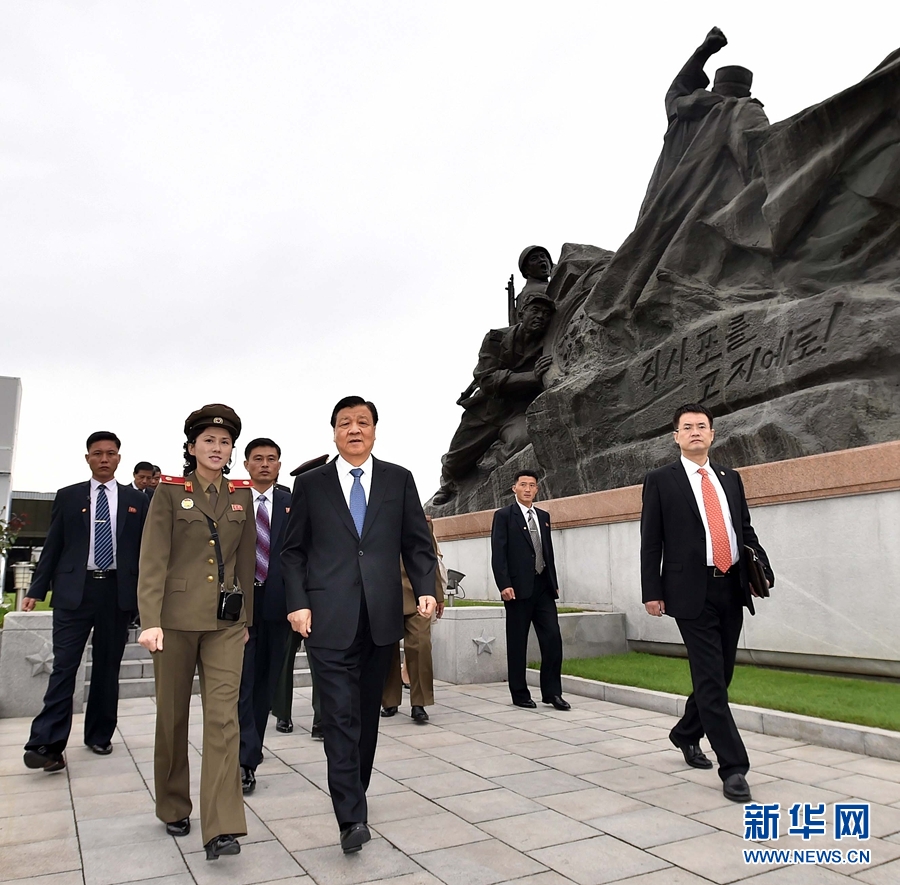 10月10日，正在朝鮮訪問的中共中央政治局常委、中央書記處書記劉云山在平壤參觀朝鮮祖國解放戰(zhàn)爭勝利紀念館。 新華社記者 李濤 攝