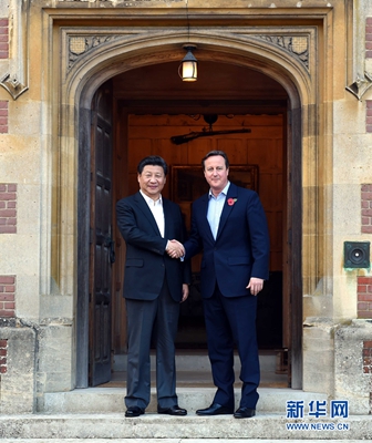 10月22日，國家主席習近平在契克斯首相鄉(xiāng)間別墅同英國首相卡梅倫再次會晤。 新華社記者 饒愛民 攝