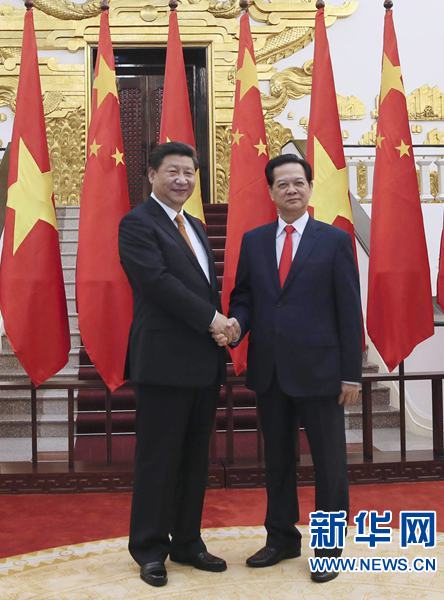 11月5日，中共中央總書記、國家主席習近平在河內會見越南總理阮晉勇。新華社記者 蘭紅光 攝 