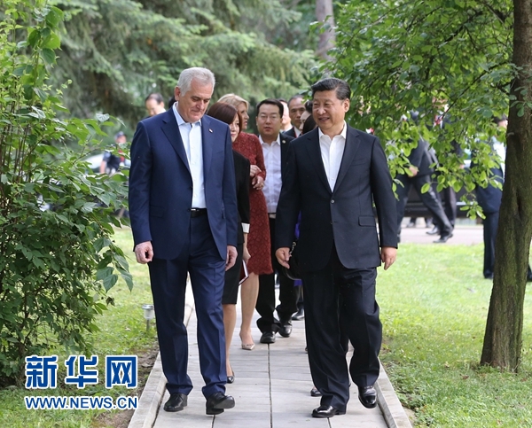 當?shù)貢r間6月17日，國家主席習近平同塞爾維亞總統(tǒng)尼科利奇在貝爾格萊德舉行會晤。 新華社記者 丁林 攝 