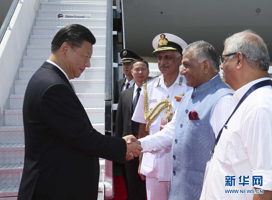 10月15日，國家主席習(xí)近平抵達(dá)印度果阿，應(yīng)印度總理莫迪邀請，出席金磚國家領(lǐng)導(dǎo)人第八次會晤。 新華社記者蘭紅光攝 