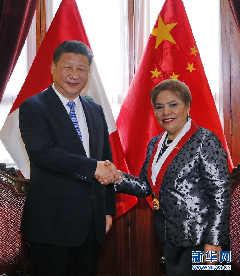 11月21日，國家主席習(xí)近平在利馬會見秘魯國會主席薩爾加多。新華社記者 鞠鵬 攝