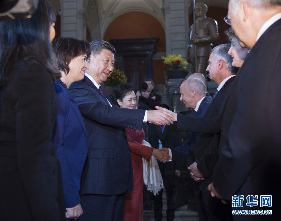 1月15日，國(guó)家主席習(xí)近平在伯爾尼出席瑞士聯(lián)邦委員會(huì)全體委員集體舉行的迎接儀式并致辭。 新華社記者 謝環(huán)馳 攝