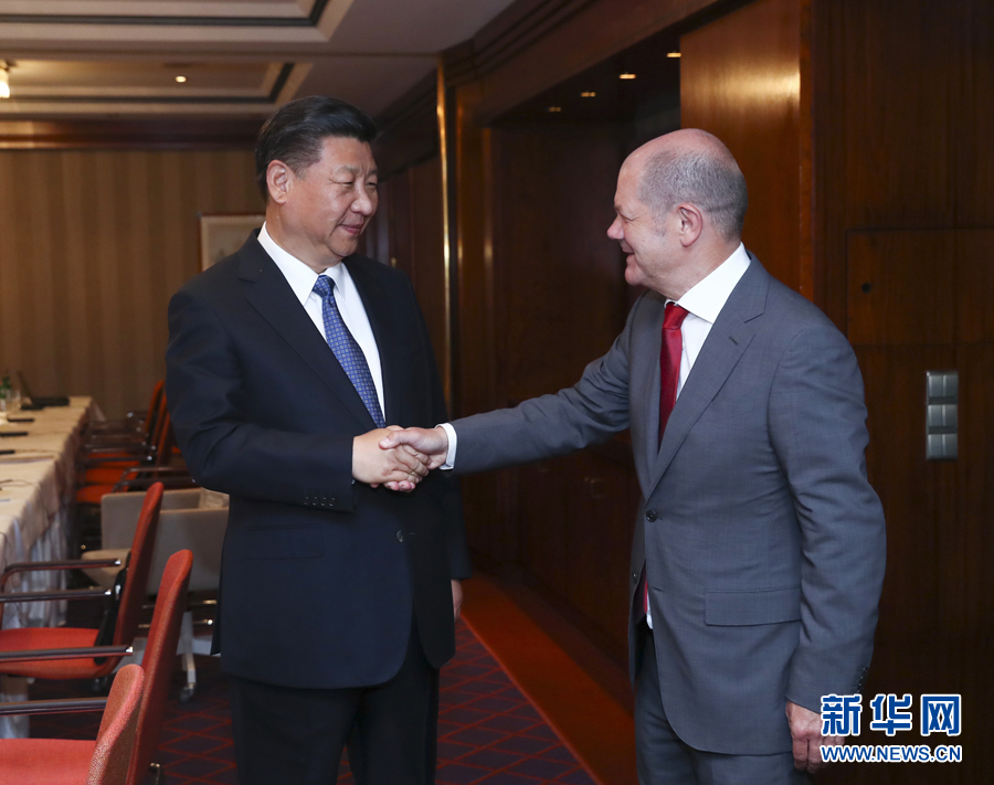 7月6日，國(guó)家主席習(xí)近平在漢堡會(huì)見(jiàn)漢堡市市長(zhǎng)肖爾茨。 新華社記者謝環(huán)馳 攝