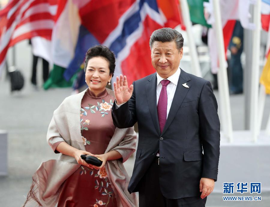 7月7日，二十國集團領導人第十二次峰會在德國漢堡舉行。國家主席習近平出席并發(fā)表題為《堅持開放包容　推動聯(lián)動增長》的重要講話。這是習近平和夫人彭麗媛出席漢堡峰會舉行的音樂會。新華社記者 劉衛(wèi)兵 攝 