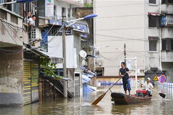 洪水來時(shí)，那暖心的民間救援