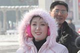 高清：衛(wèi)星發(fā)射成功 平壤街頭出現(xiàn)小規(guī)模慶?；顒? /></a></td>
</tr>
<tr>
<td height=